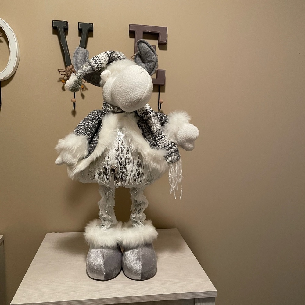 Beautiful New Moose Christmas Decor with adjustable legs!